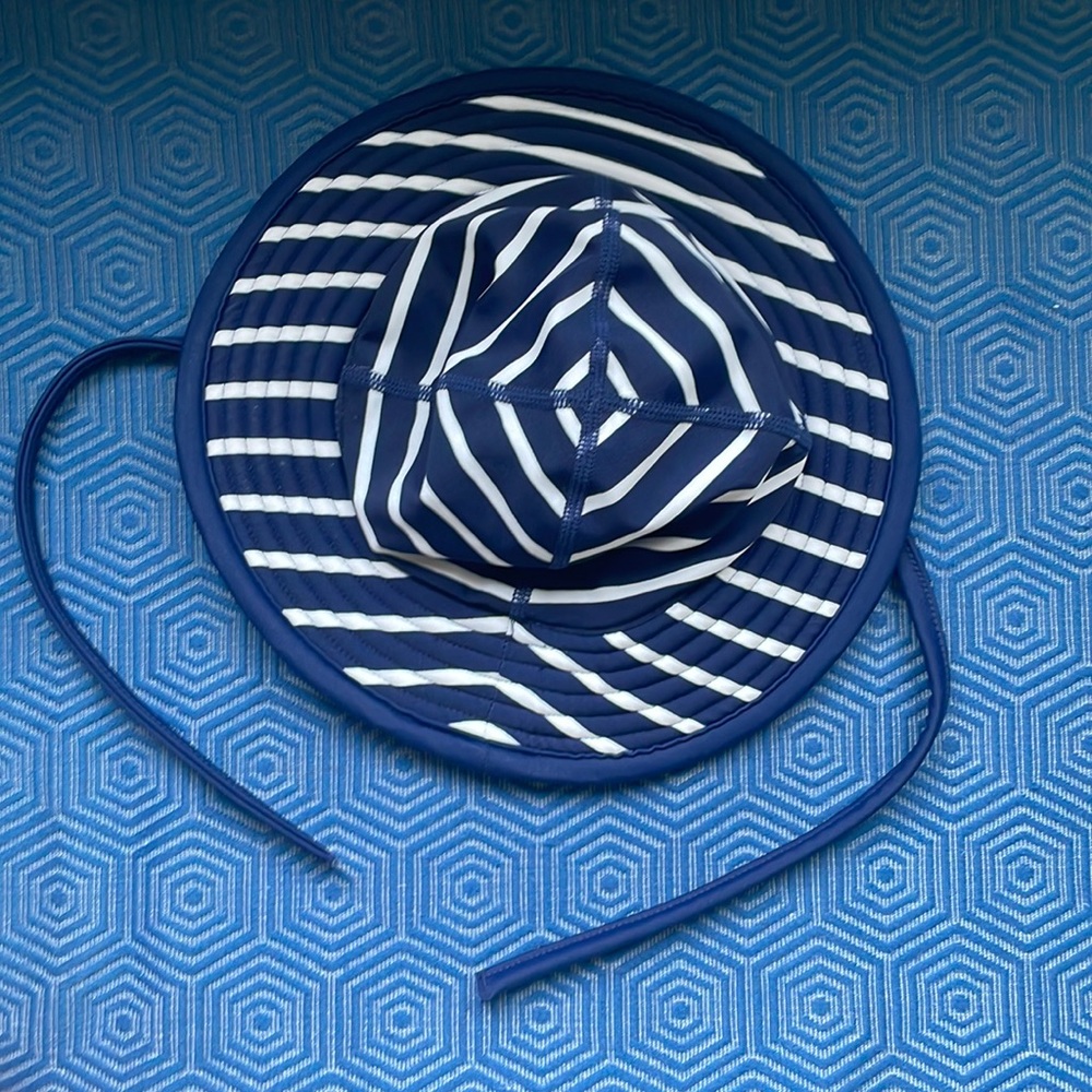 Hanna Andersson navy and white stripe sun hat